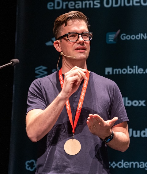 Johannes Fahrenkrug speaking at the NSSpain conference in 2022